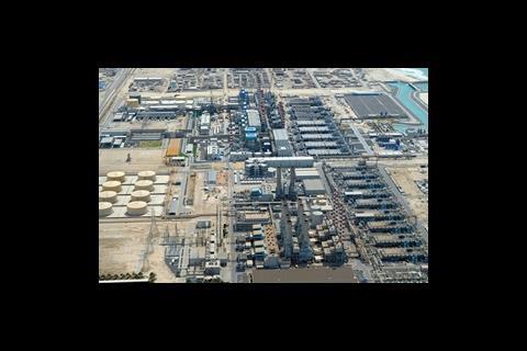 Desalination plants, such as this facility in Abu Dhabi, contribute signicantly to the UAE’s carbon footprint